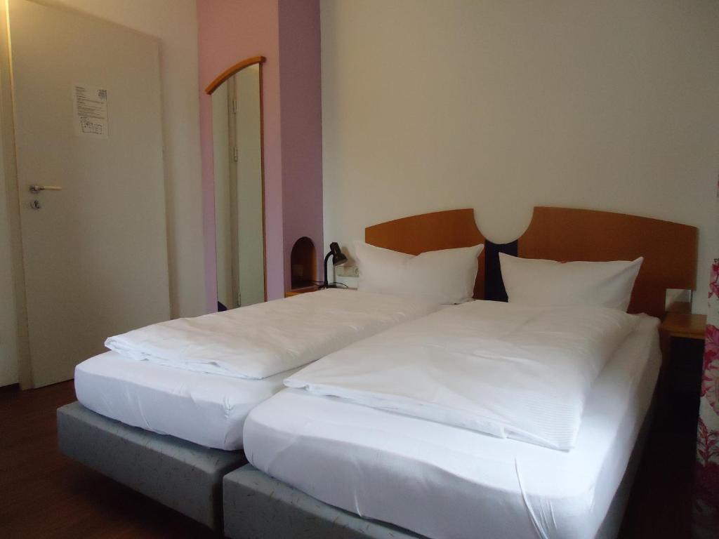 Garni Hotel Kaiserdom Bamberg Room photo